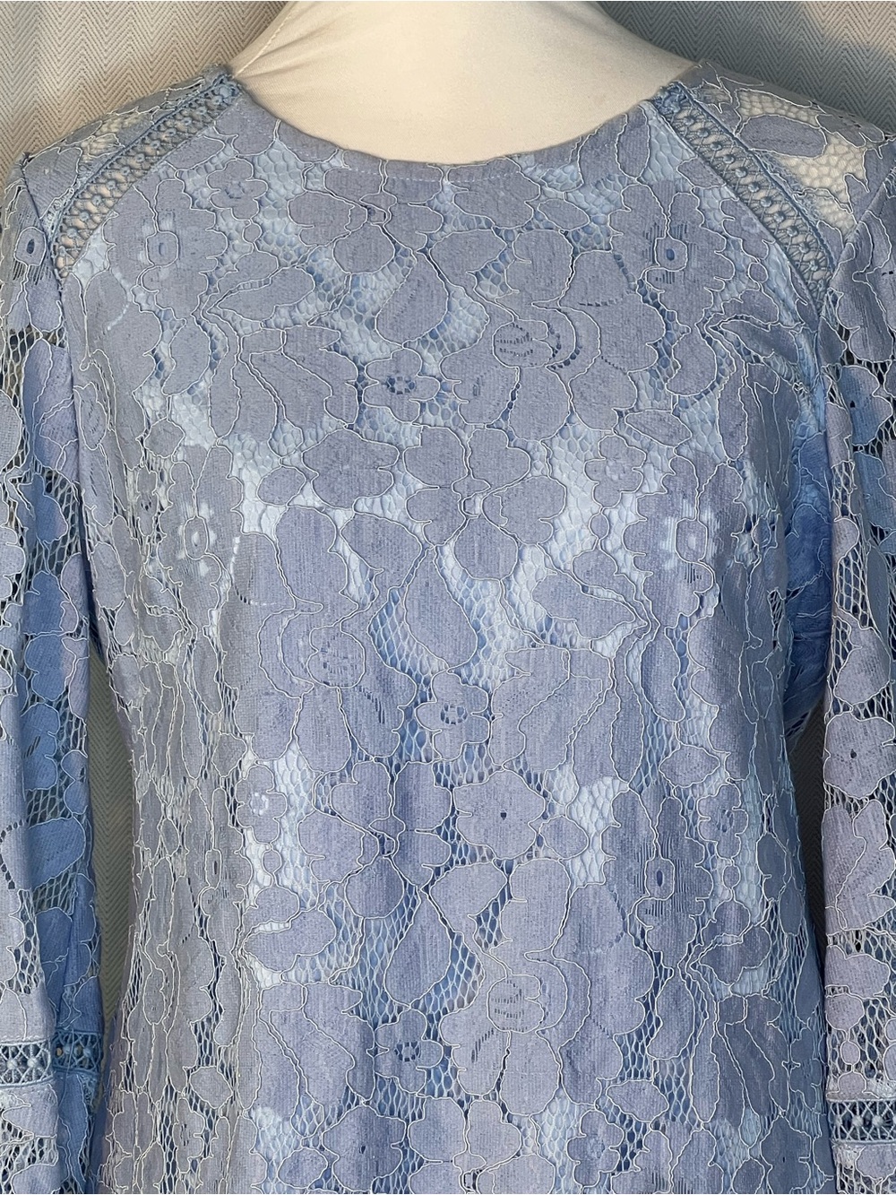 Vince Camuto Dress Light Blue Lace Overlay Long Illusion Sleeves Embroidery 8๐ - Picture 4 of 12
